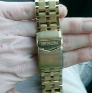 Nixon uni sex gold watch